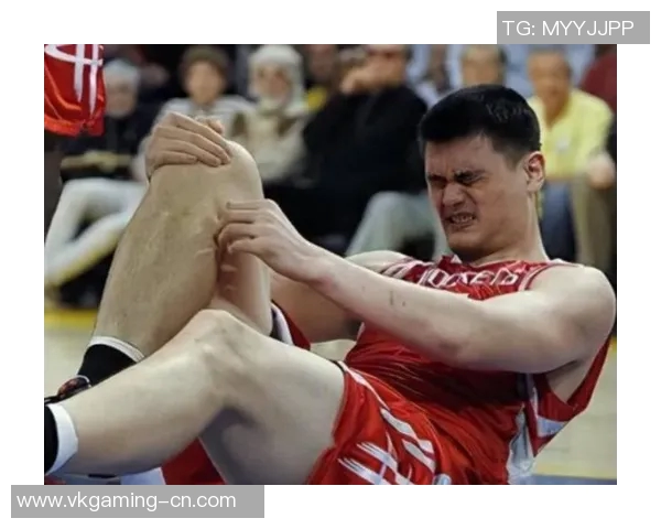 姚明无奈动作背后的故事与篮球生涯的沉浮之路