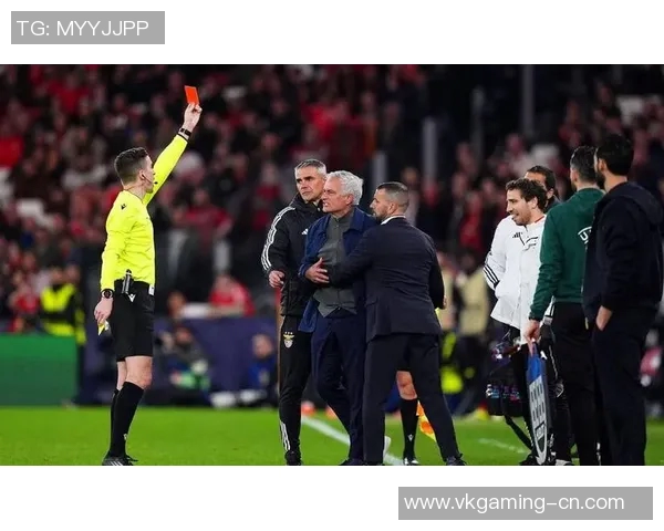 欧冠激战：巴黎圣日耳曼与尤文图斯平局红牌事件引发全场热议